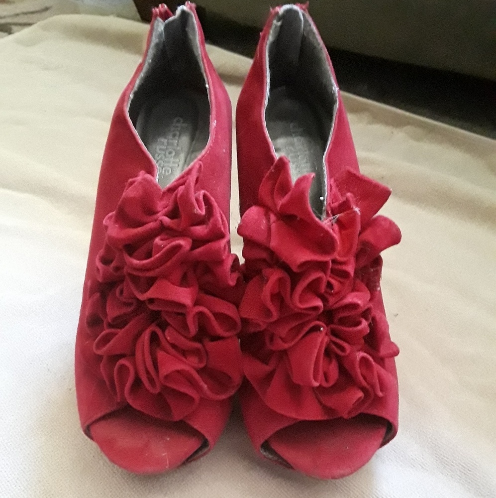 RED PUMPS